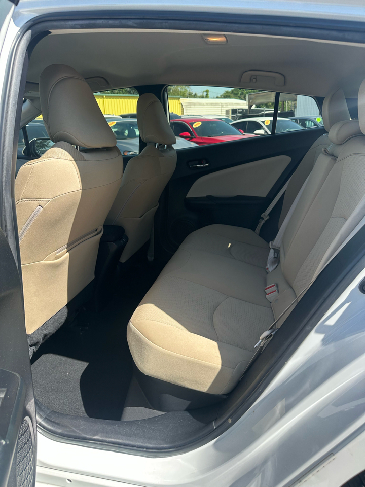 Toyota Prius LE AWD-e (Natl) 2021