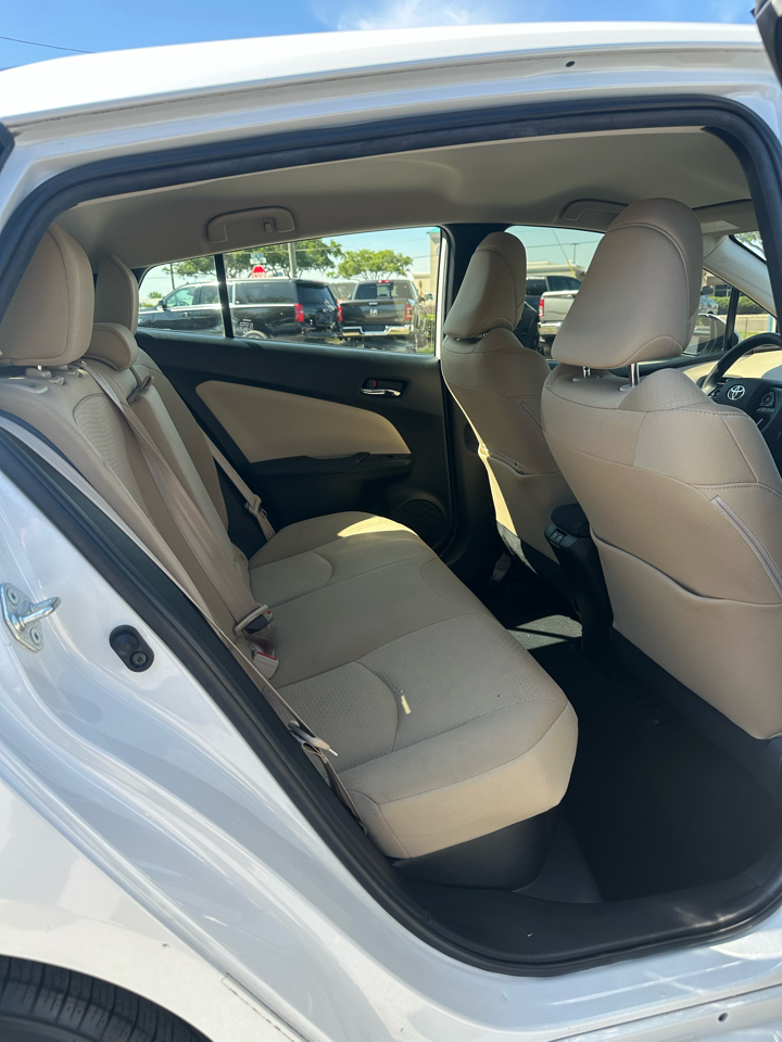 Toyota Prius LE AWD-e (Natl) 2021