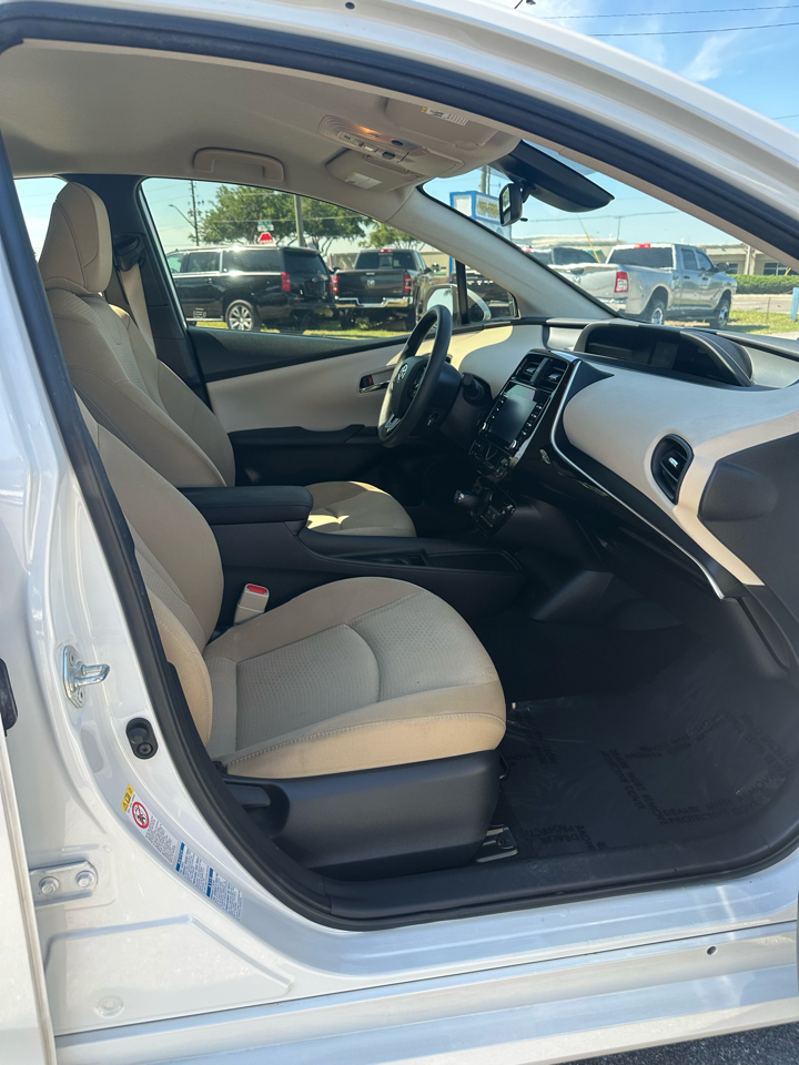 Toyota Prius LE AWD-e (Natl) 2021