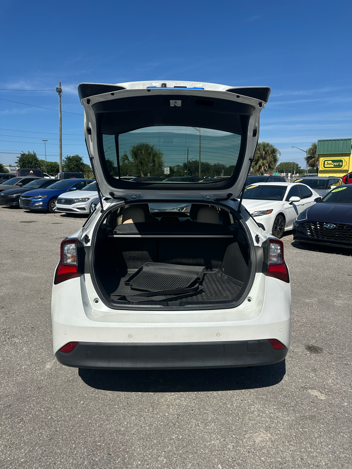 Toyota Prius LE AWD-e (Natl) 2021