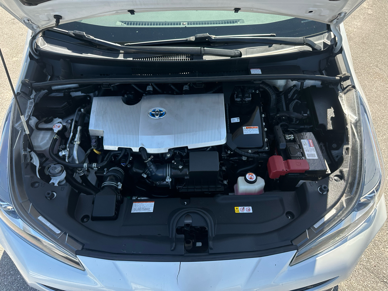 Toyota Prius LE AWD-e (Natl) 2021