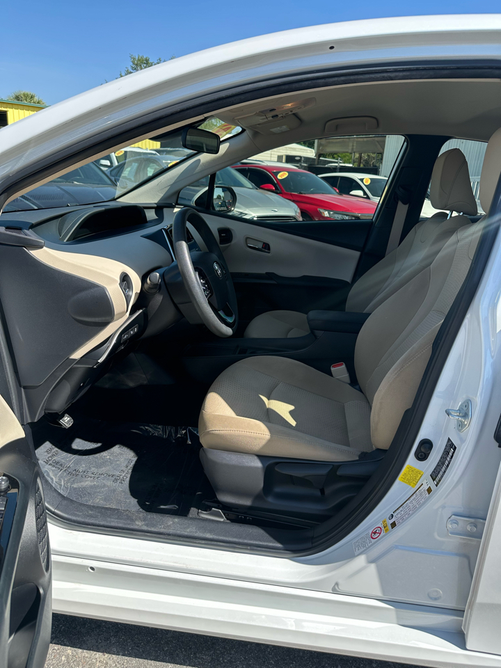 Toyota Prius LE AWD-e (Natl) 2021