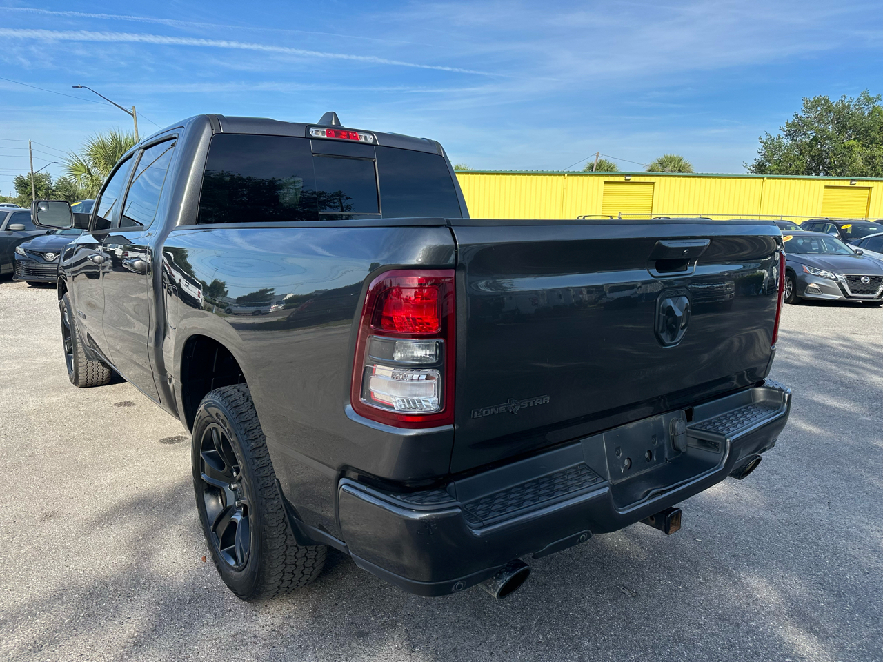 RAM 1500 Lone Star 4x2 Crew Cab 5'7" Box 2020
