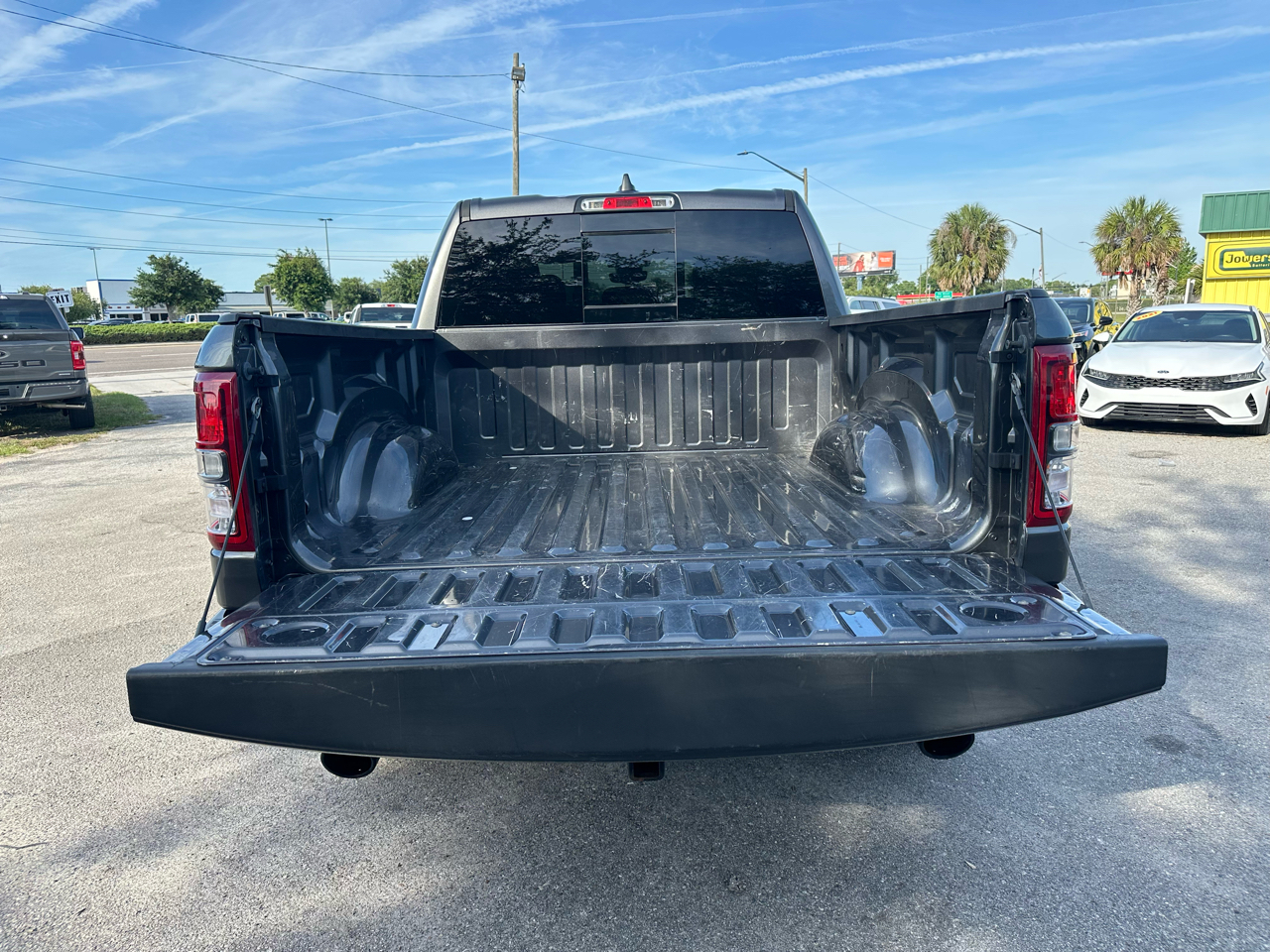 RAM 1500 Lone Star 4x2 Crew Cab 5'7" Box 2020