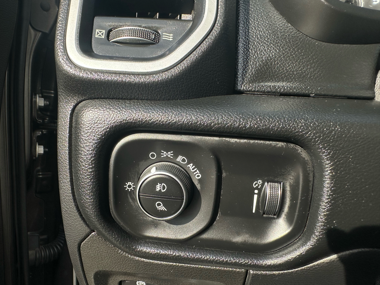 RAM 1500 Lone Star 4x2 Crew Cab 5'7" Box 2020