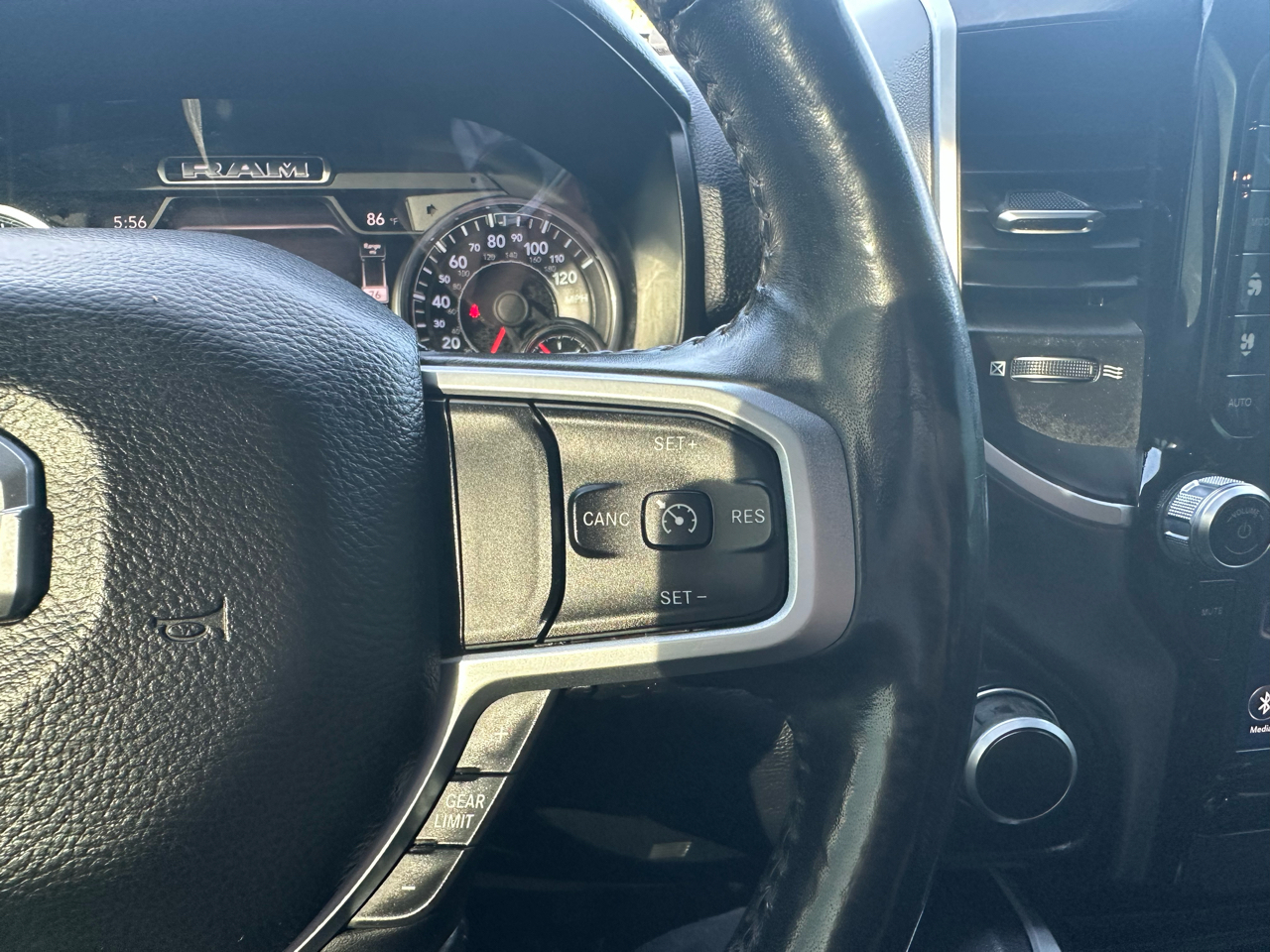 RAM 1500 Lone Star 4x2 Crew Cab 5'7" Box 2020