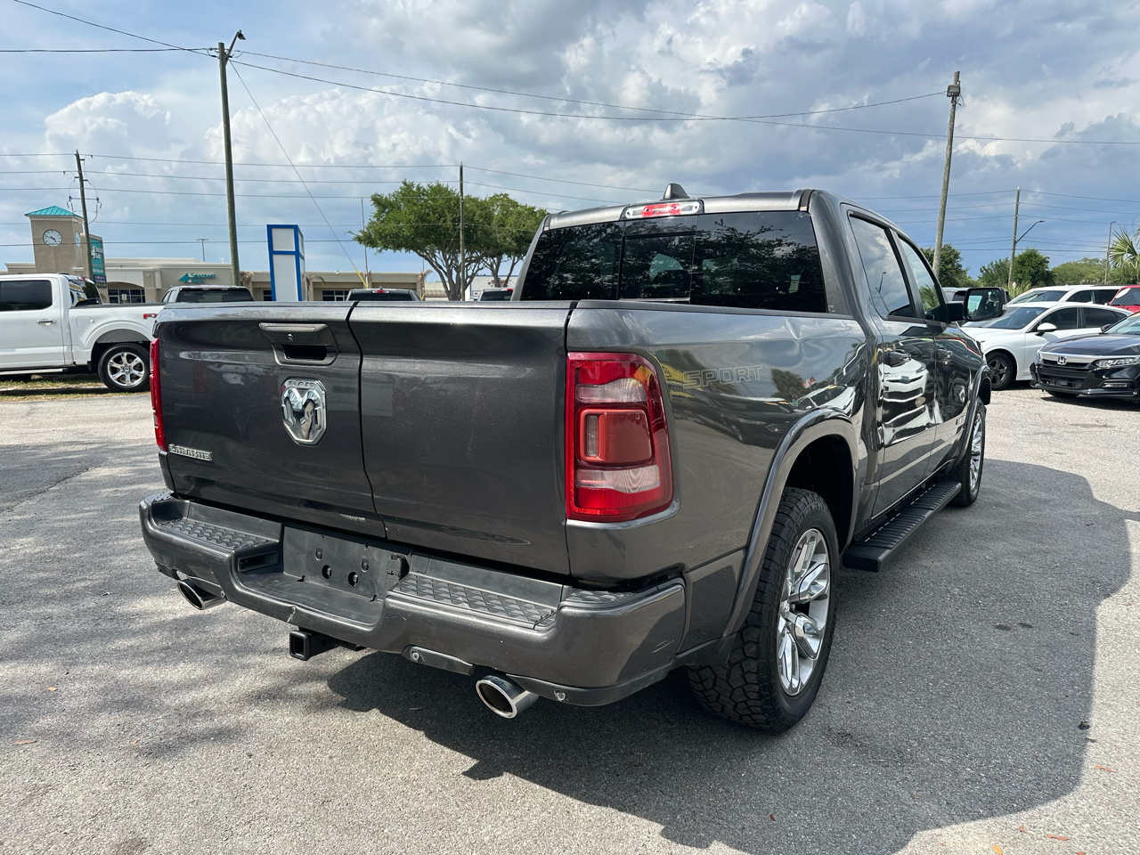 RAM 1500 Laramie 4x2 Crew Cab 5'7" Box 2021