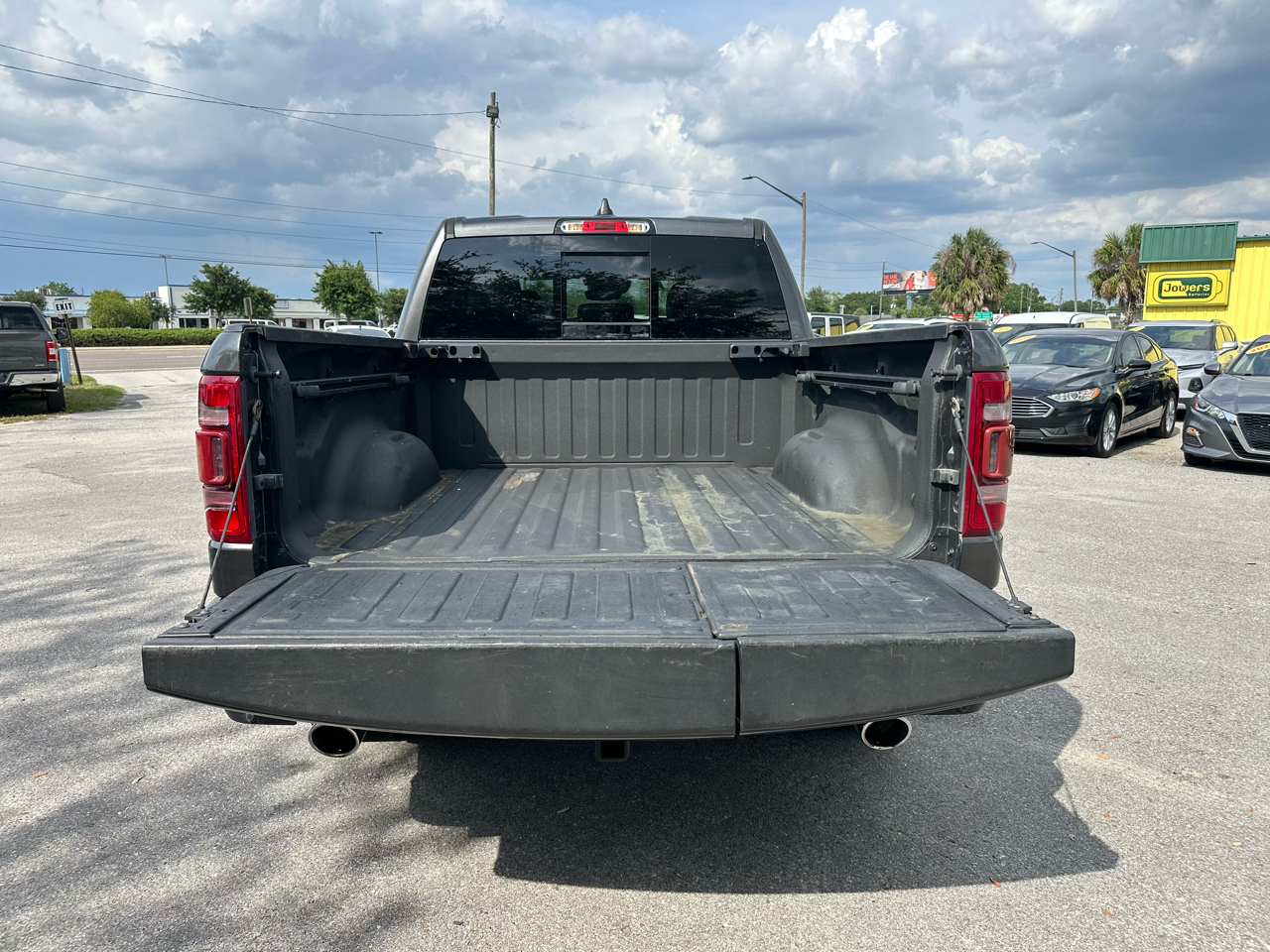 RAM 1500 Laramie 4x2 Crew Cab 5'7" Box 2021