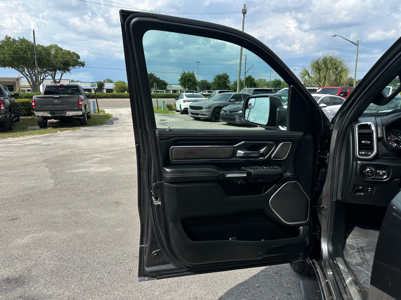 RAM 1500 Laramie 4x2 Crew Cab 5'7" Box 2021