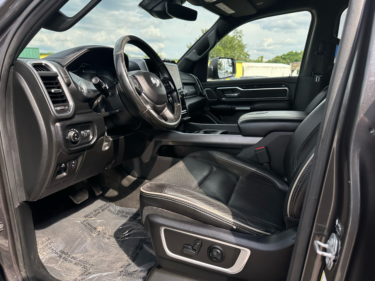 RAM 1500 Laramie 4x2 Crew Cab 5'7" Box 2021