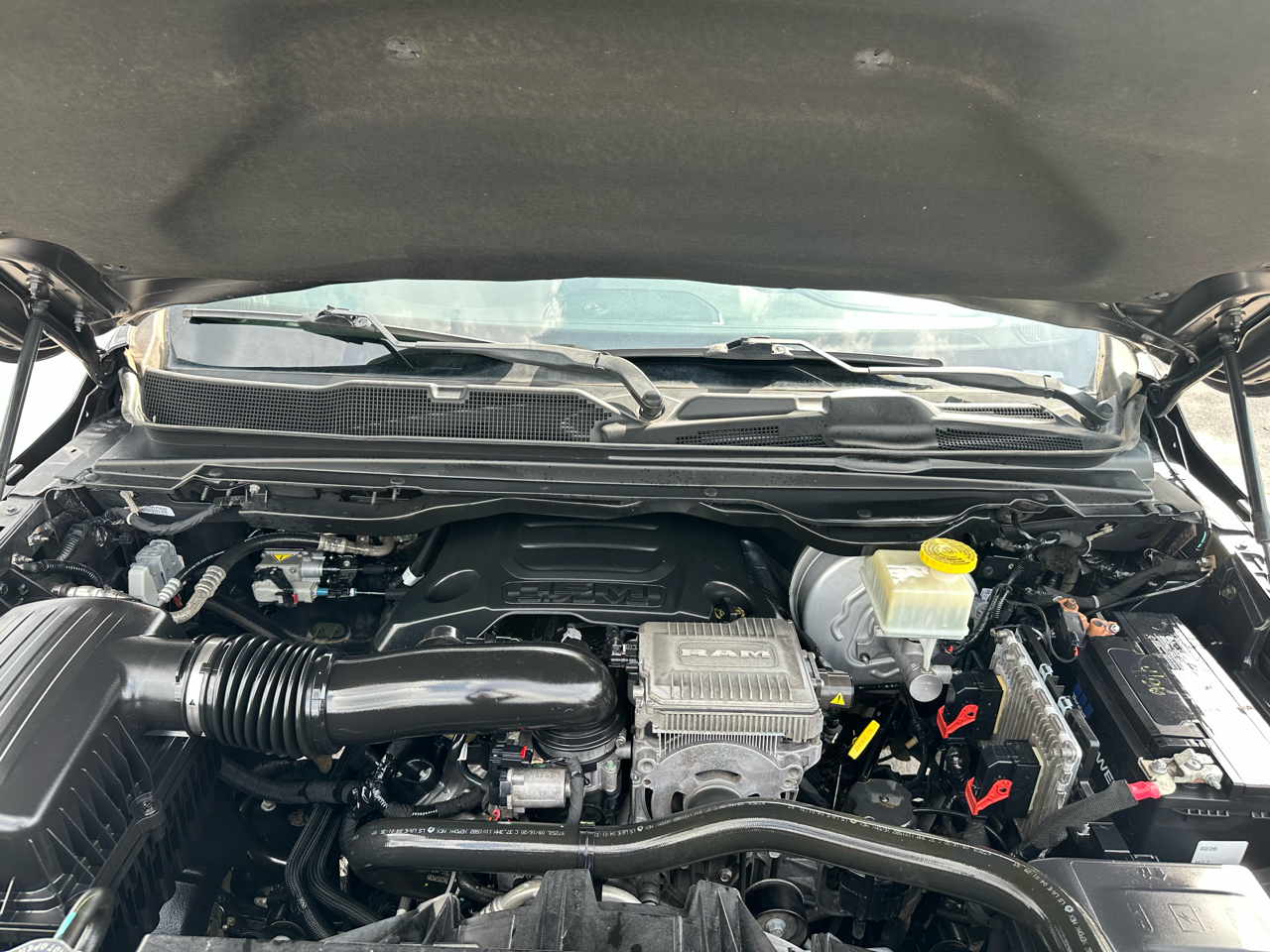RAM 1500 Laramie 4x2 Crew Cab 5'7" Box 2021