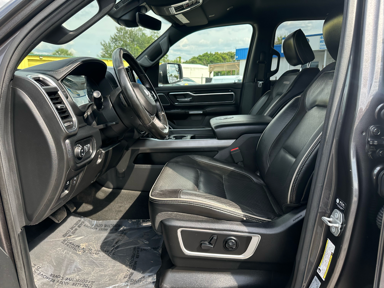 RAM 1500 Laramie 4x2 Crew Cab 5'7" Box 2021