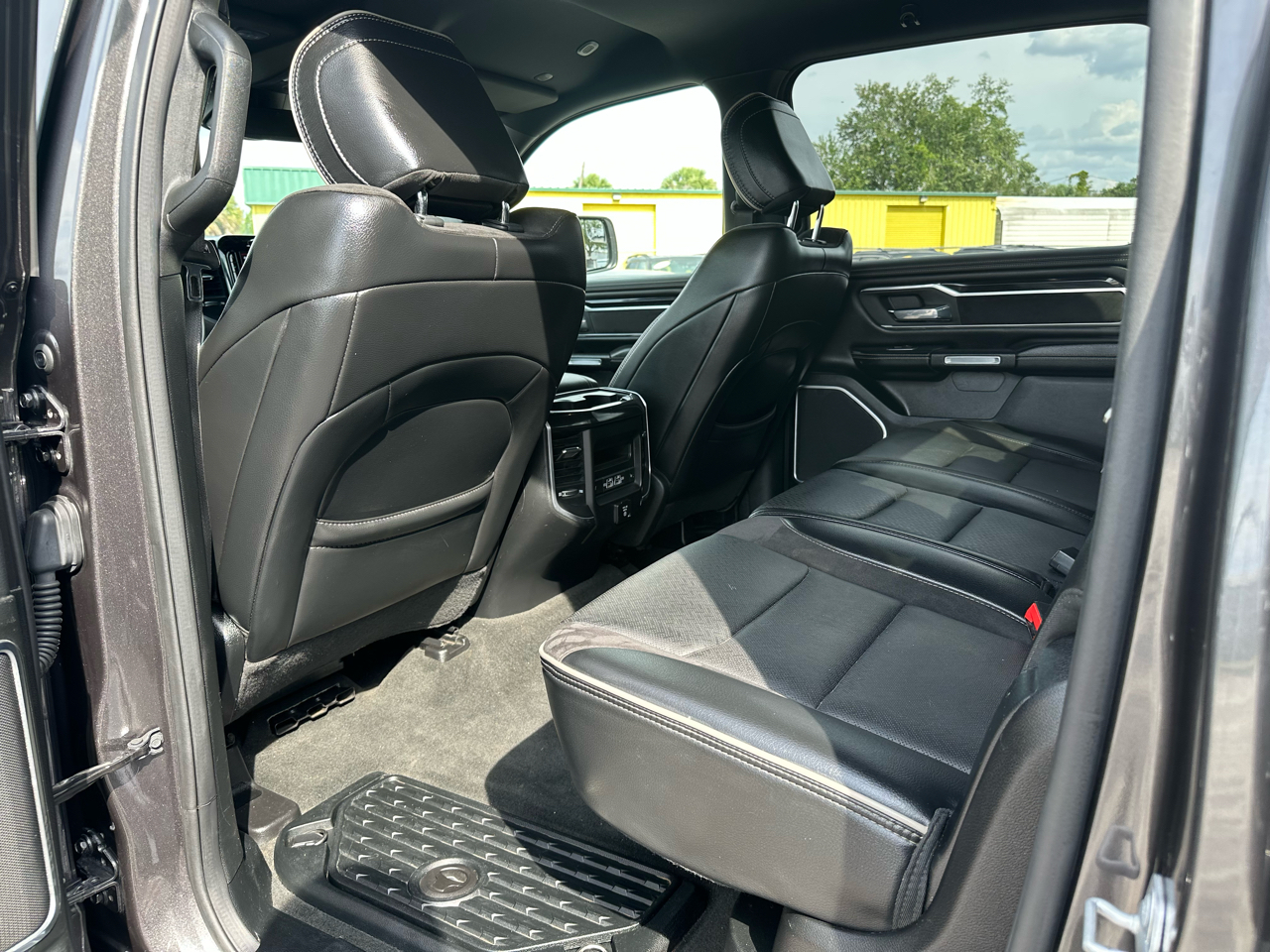 RAM 1500 Laramie 4x2 Crew Cab 5'7" Box 2021