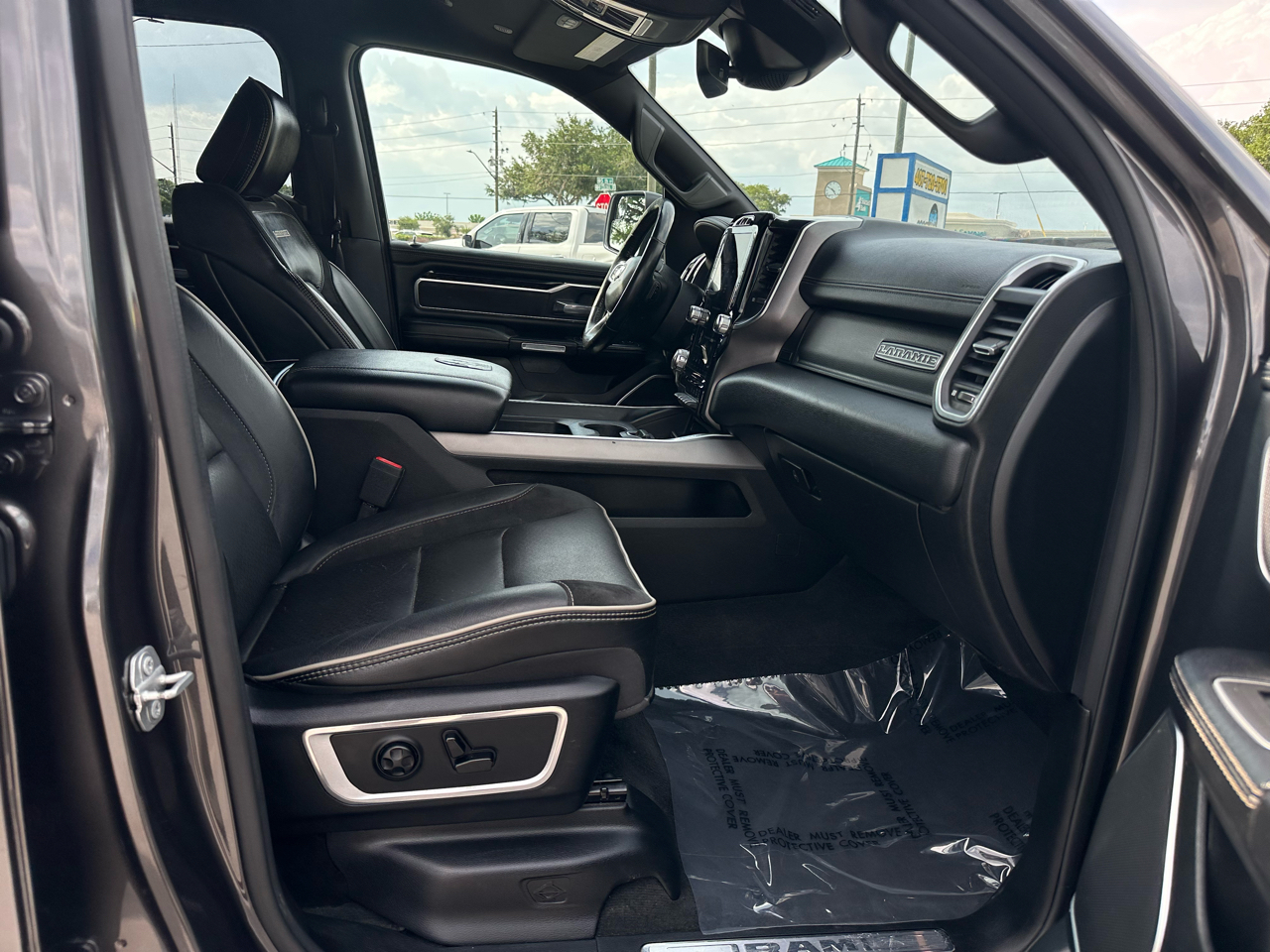 RAM 1500 Laramie 4x2 Crew Cab 5'7" Box 2021