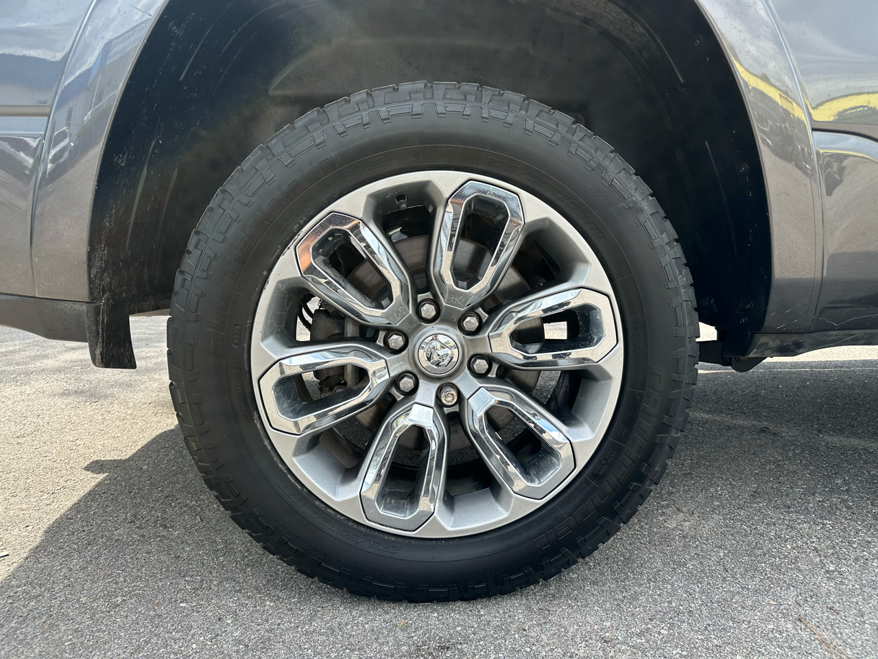 RAM 1500 Laramie 4x2 Crew Cab 5'7" Box 2021