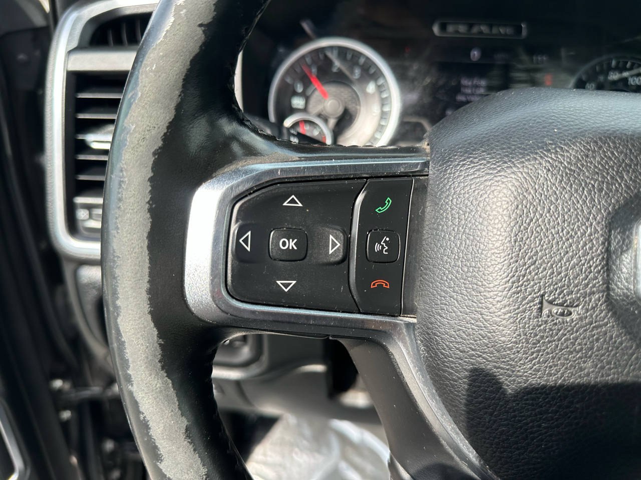 RAM 1500 Laramie 4x2 Crew Cab 5'7" Box 2021