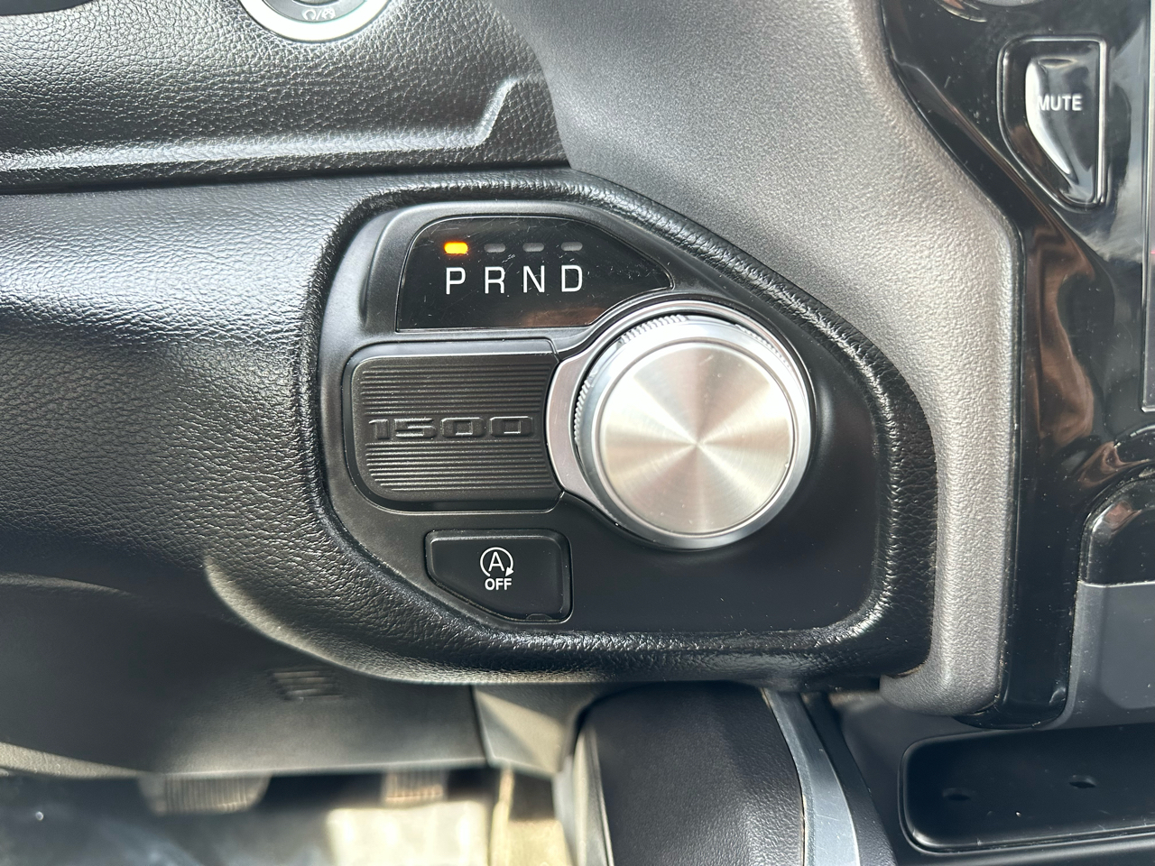 RAM 1500 Laramie 4x2 Crew Cab 5'7" Box 2021