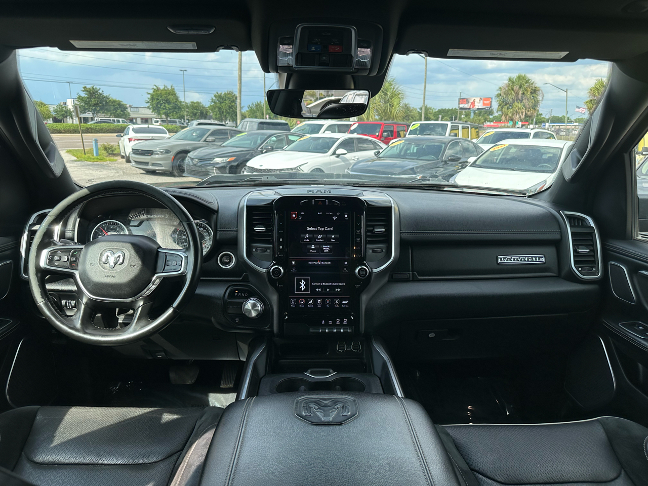 RAM 1500 Laramie 4x2 Crew Cab 5'7" Box 2021