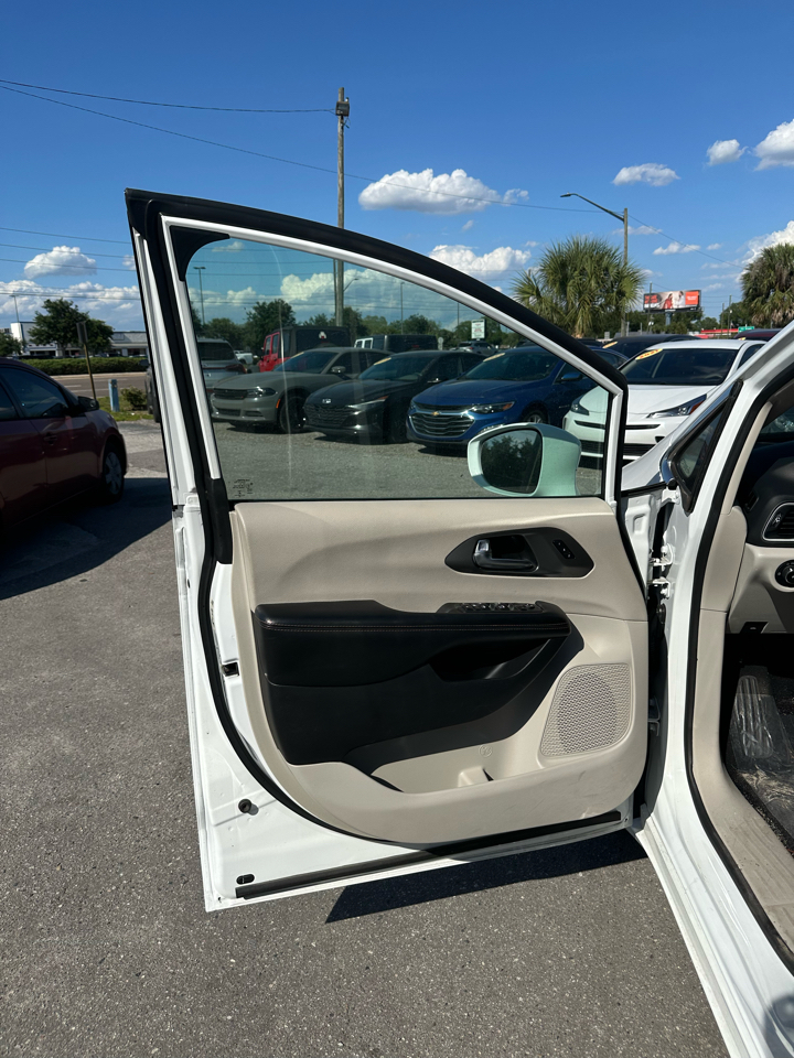 Chrysler Pacifica Touring L FWD 2020