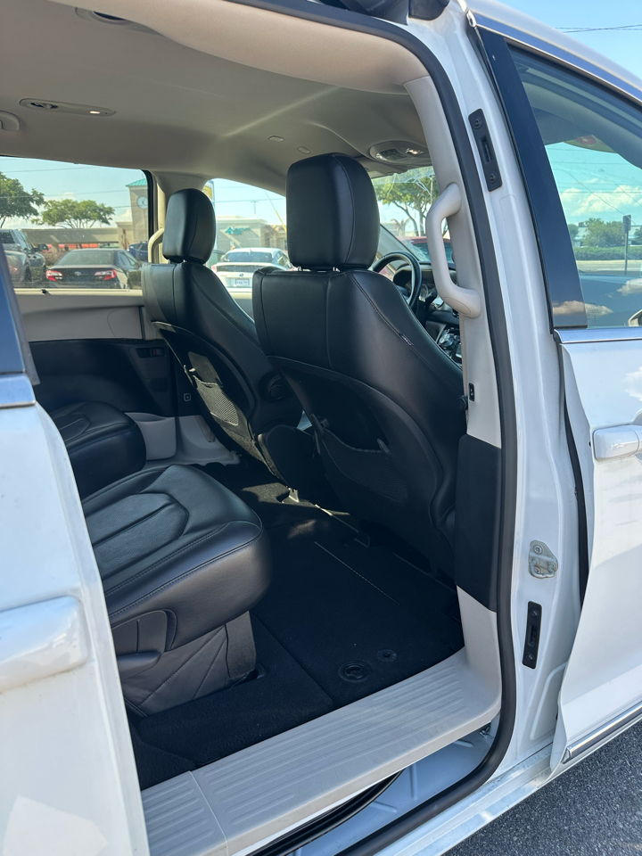 Chrysler Pacifica Touring L FWD 2020