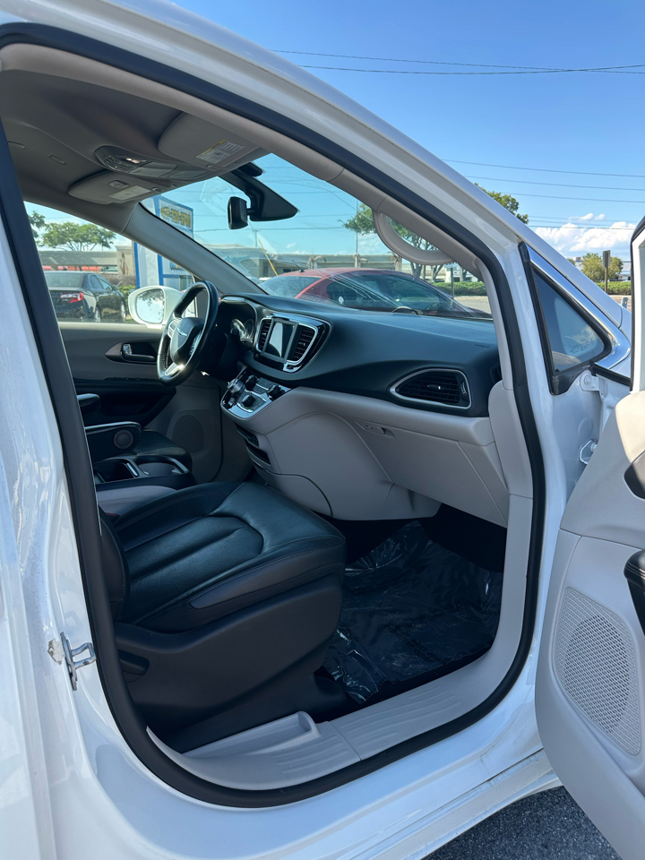 Chrysler Pacifica Touring L FWD 2020