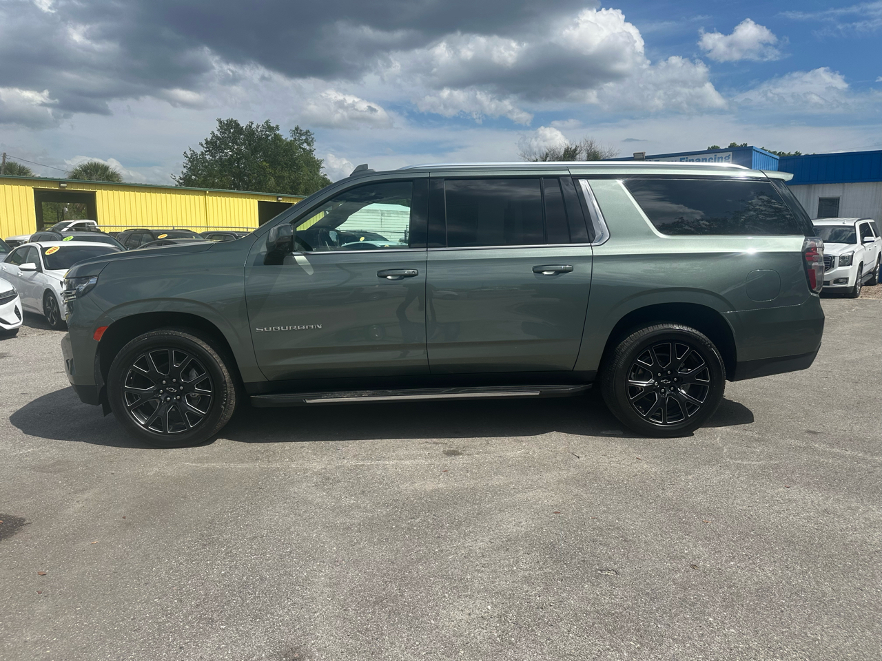 Chevrolet Suburban 2WD 4dr LT 2023