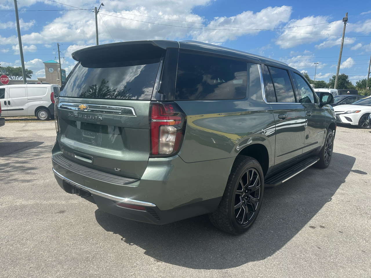 Chevrolet Suburban 2WD 4dr LT 2023