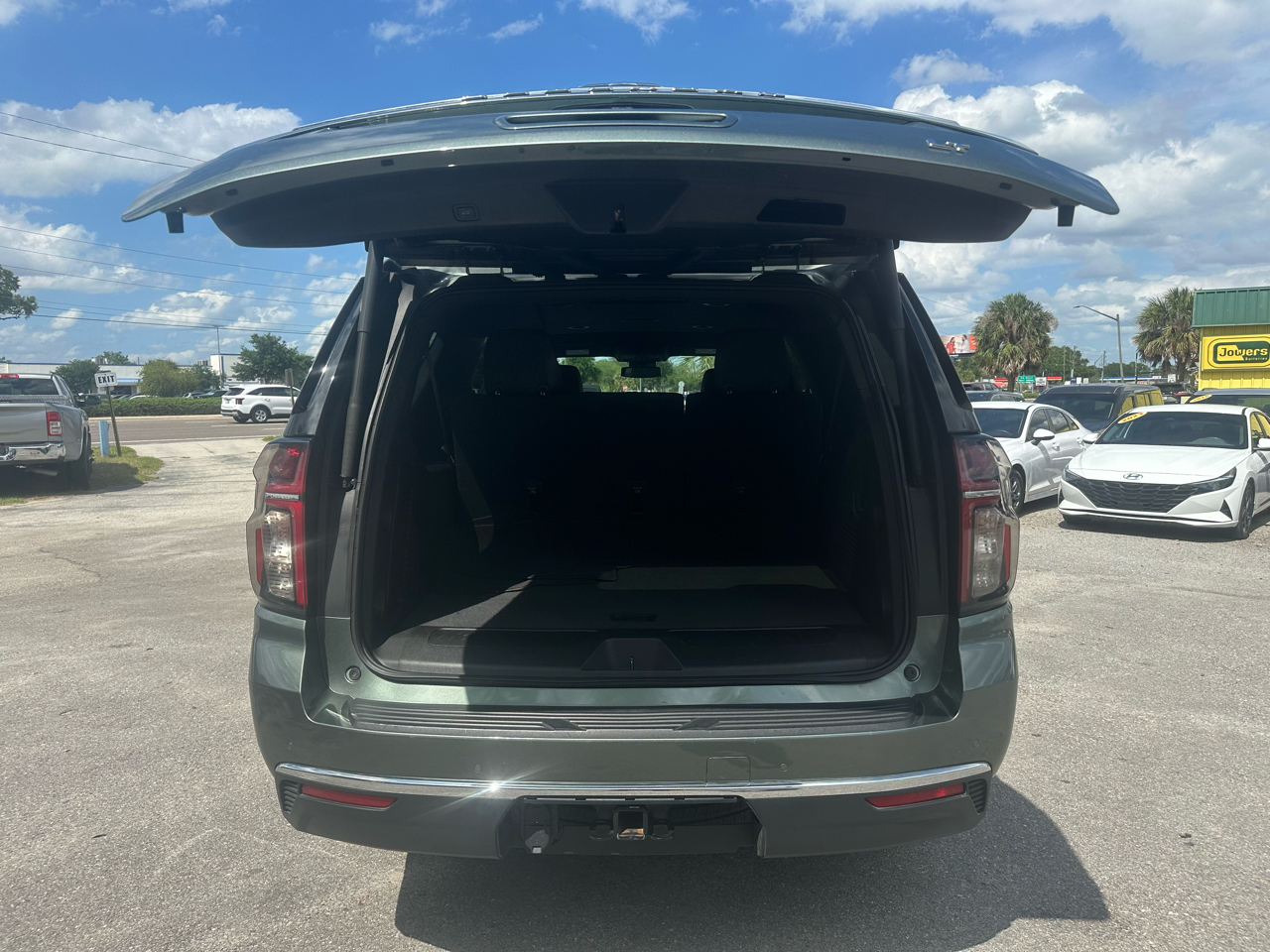 Chevrolet Suburban 2WD 4dr LT 2023