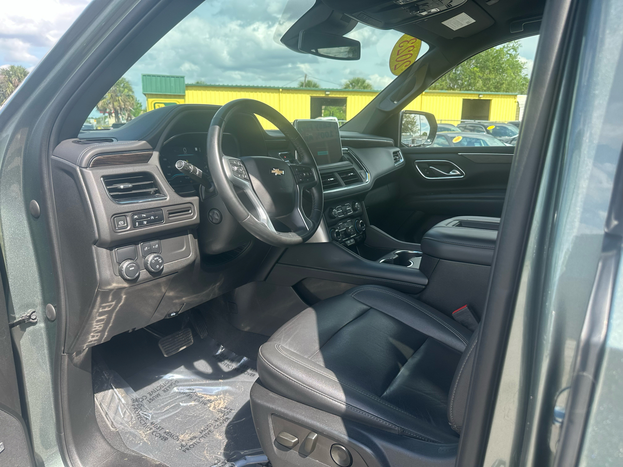 Chevrolet Suburban 2WD 4dr LT 2023
