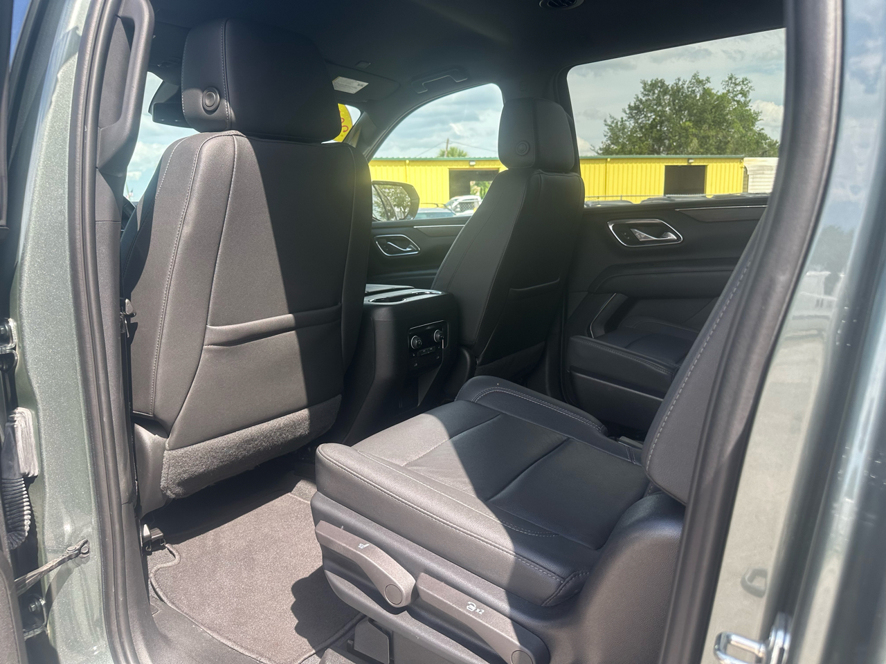 Chevrolet Suburban 2WD 4dr LT 2023