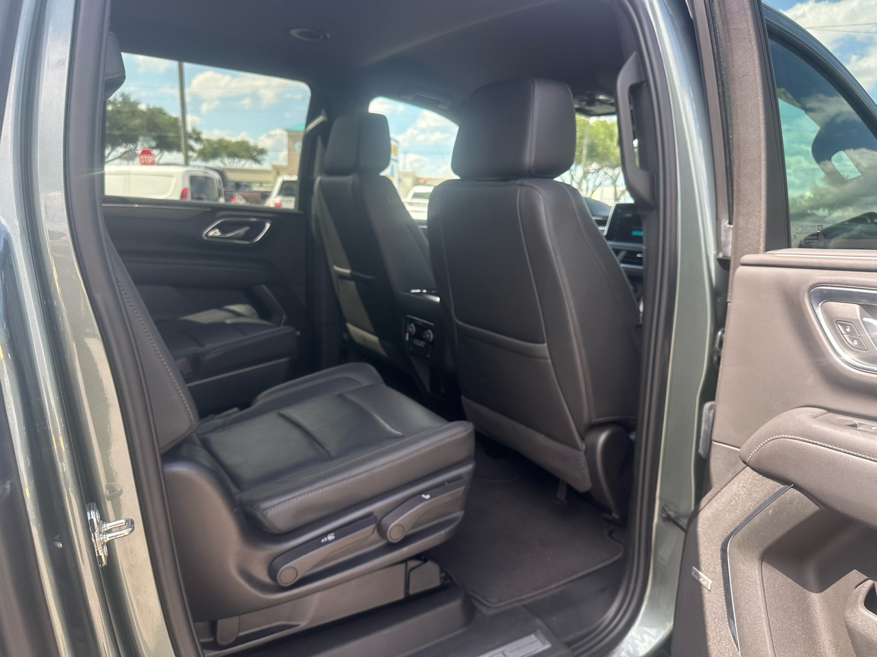 Chevrolet Suburban 2WD 4dr LT 2023