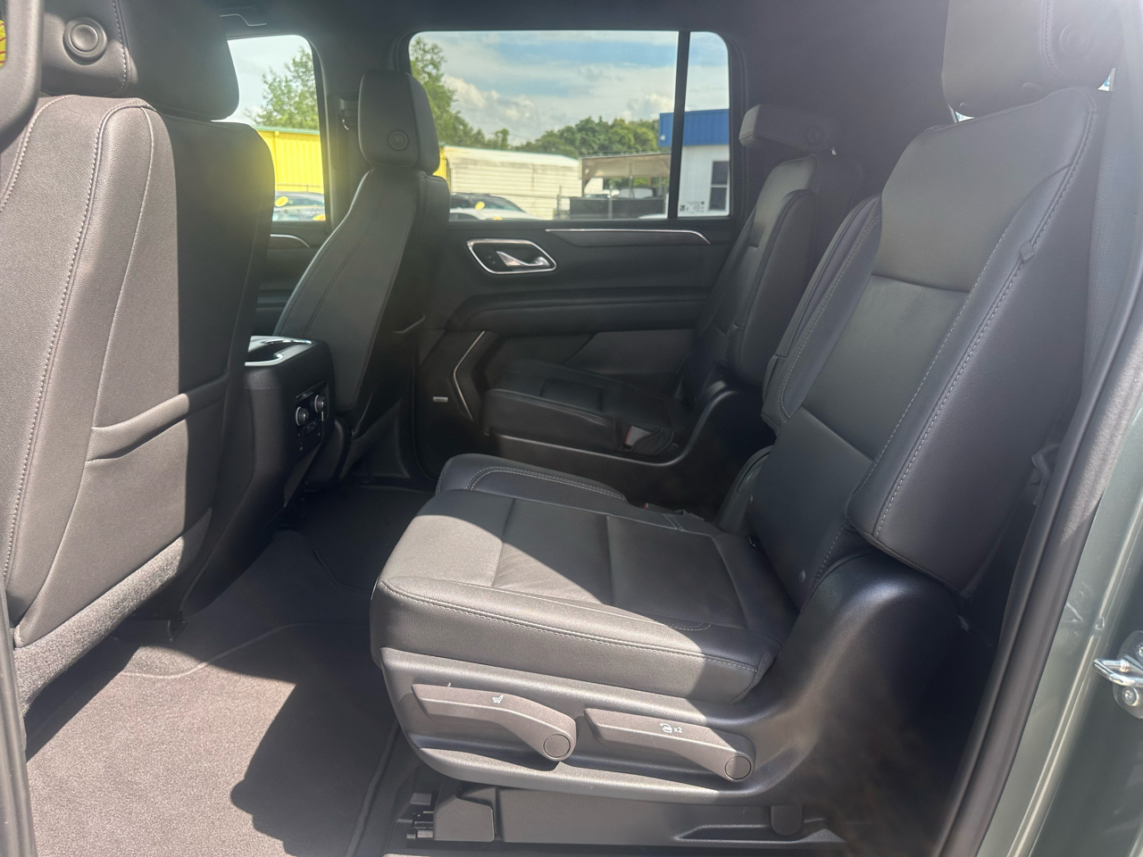 Chevrolet Suburban 2WD 4dr LT 2023