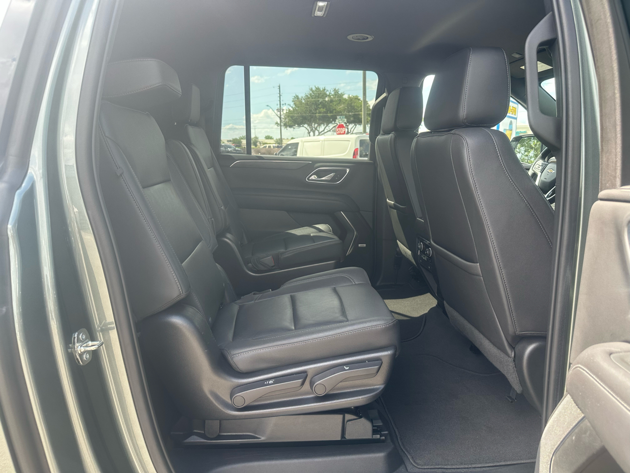 Chevrolet Suburban 2WD 4dr LT 2023