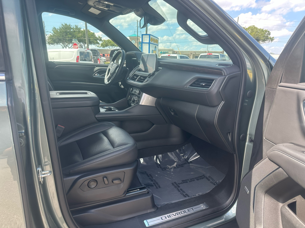 Chevrolet Suburban 2WD 4dr LT 2023