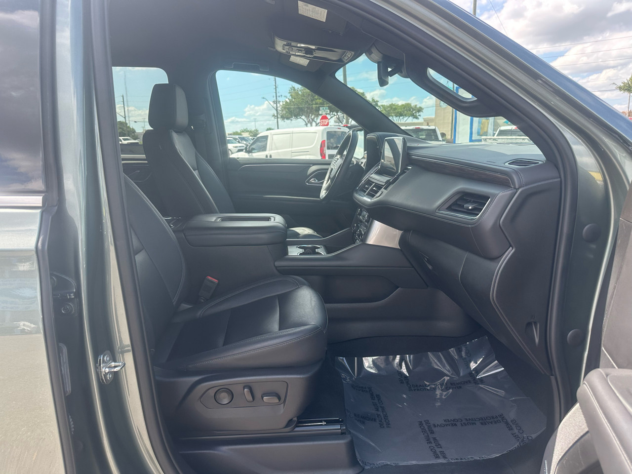 Chevrolet Suburban 2WD 4dr LT 2023