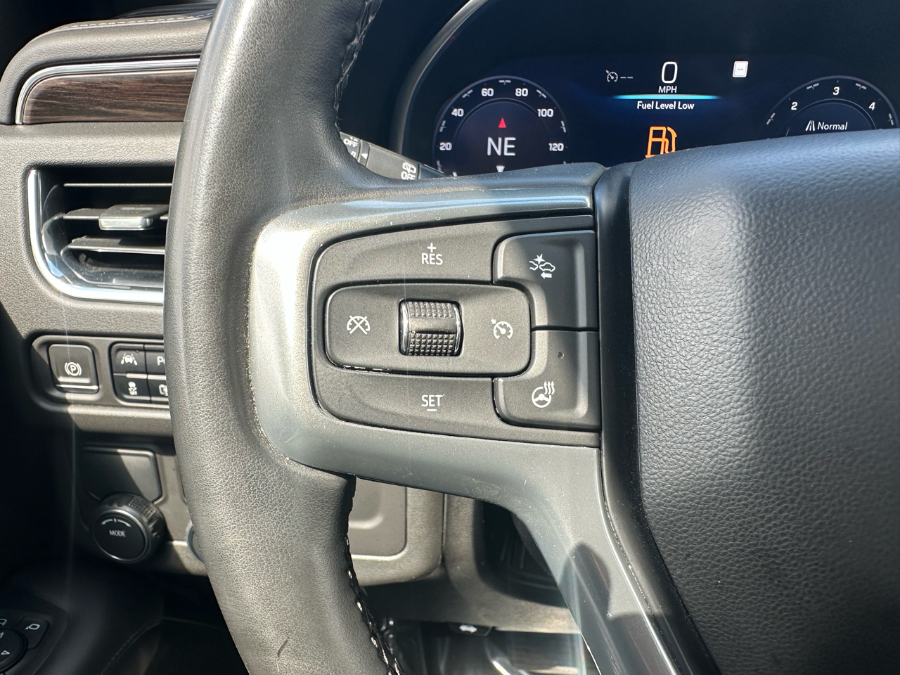 Chevrolet Suburban 2WD 4dr LT 2023