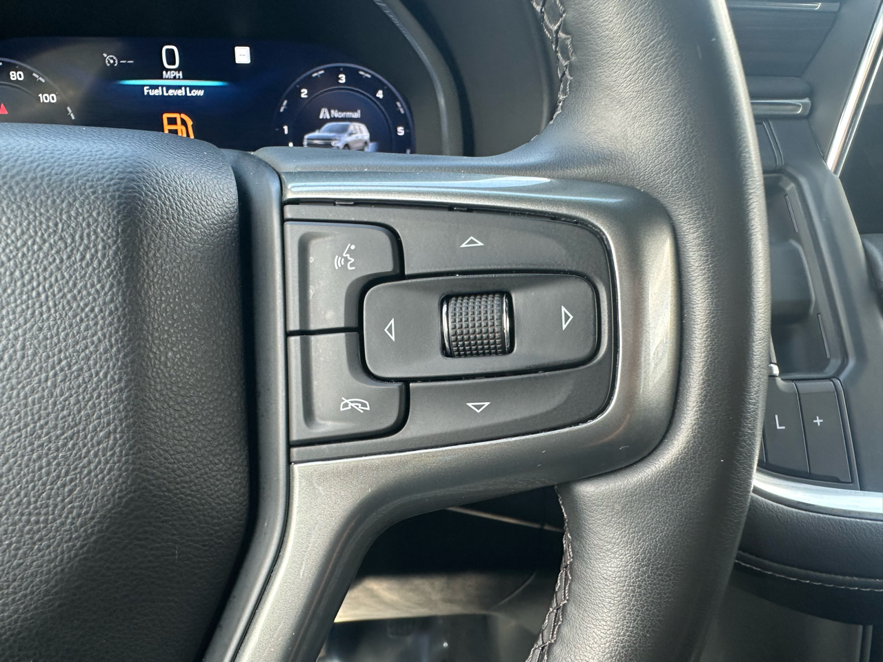 Chevrolet Suburban 2WD 4dr LT 2023