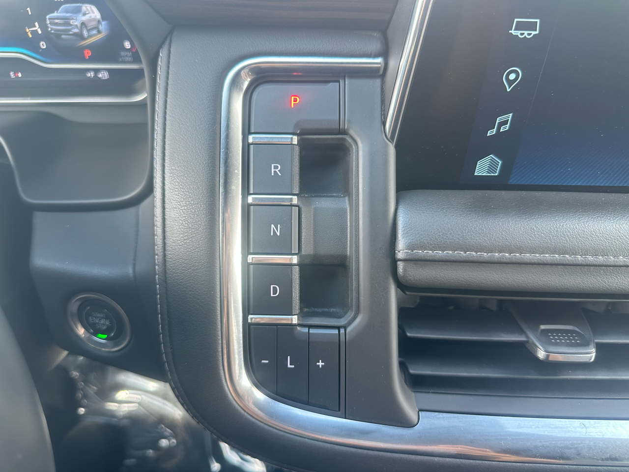 Chevrolet Suburban 2WD 4dr LT 2023