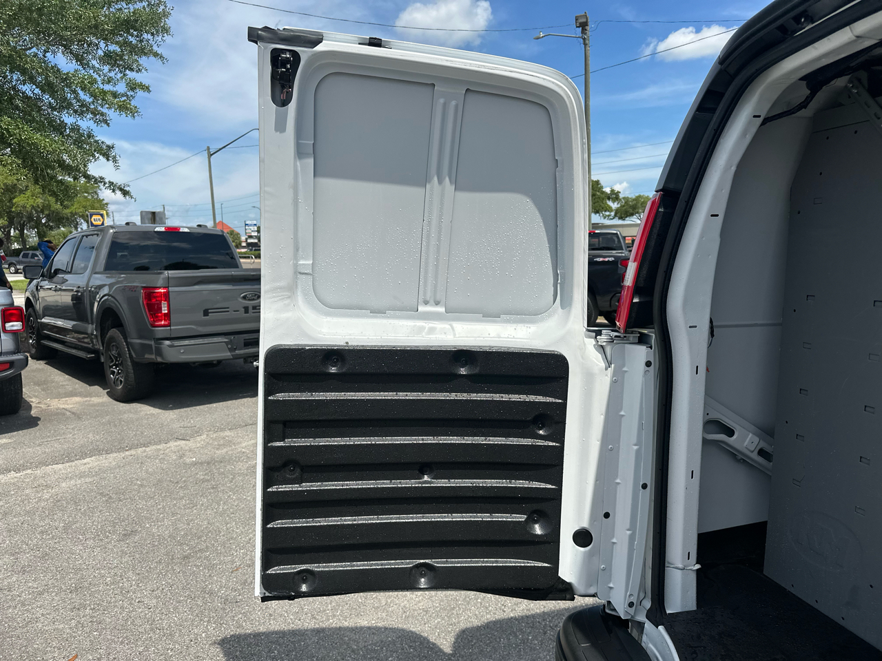 Chevrolet Express Cargo Van RWD 2500 135" 2021
