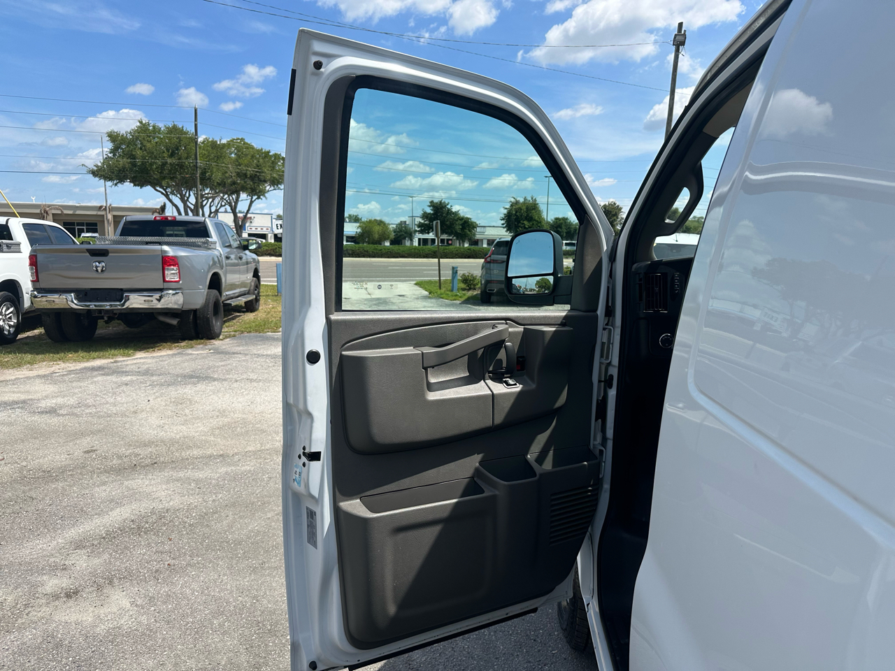 Chevrolet Express Cargo Van RWD 2500 135" 2021
