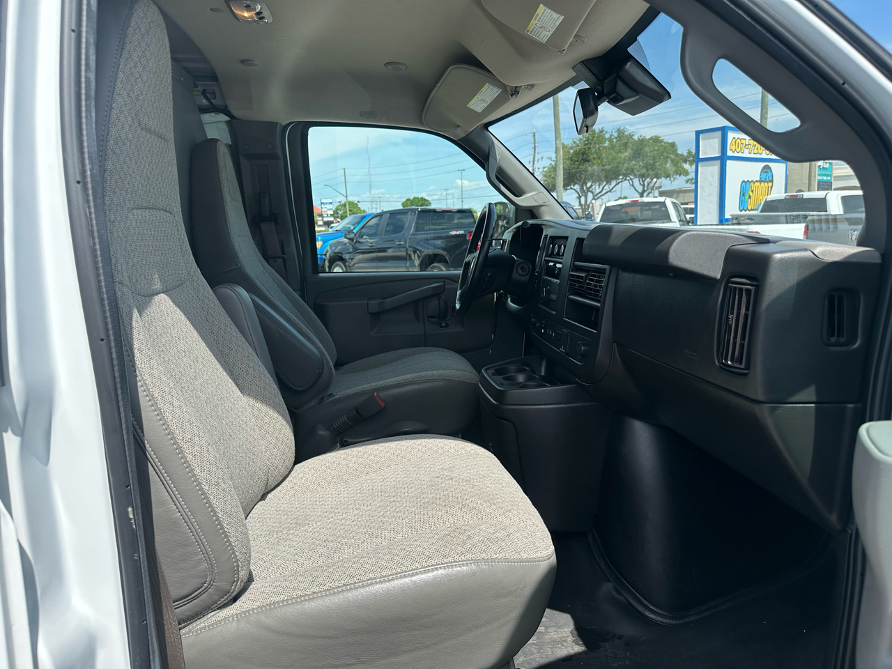 Chevrolet Express Cargo Van RWD 2500 135" 2021