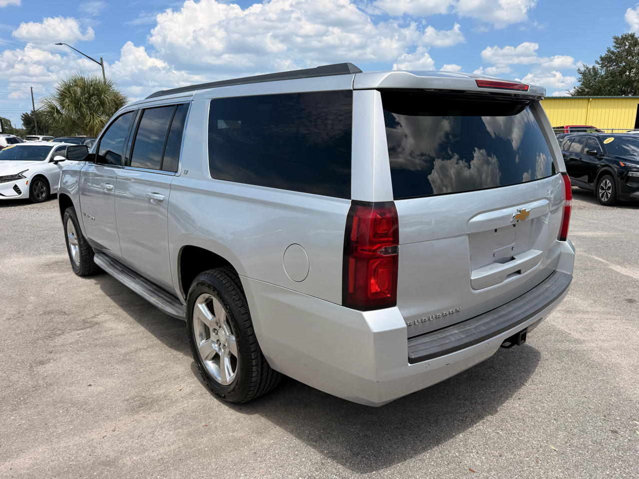 Chevrolet Suburban 4WD 4dr LT 2015