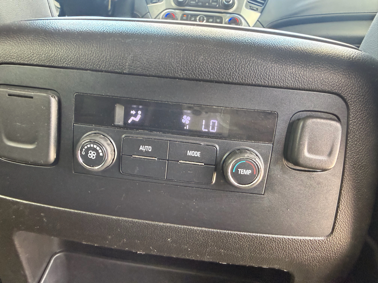 Chevrolet Suburban 4WD 4dr LT 2015