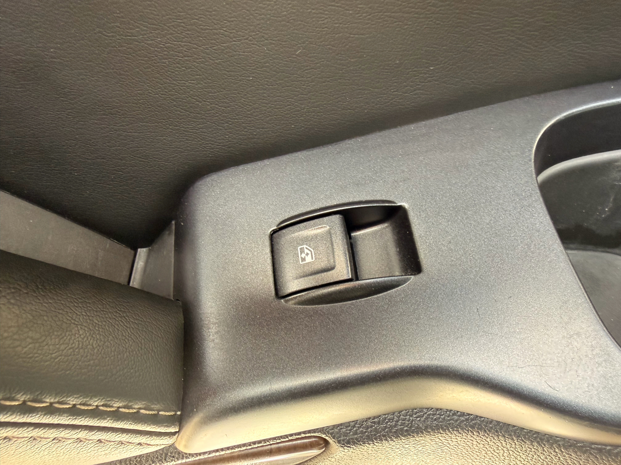 Chevrolet Suburban 4WD 4dr LT 2015