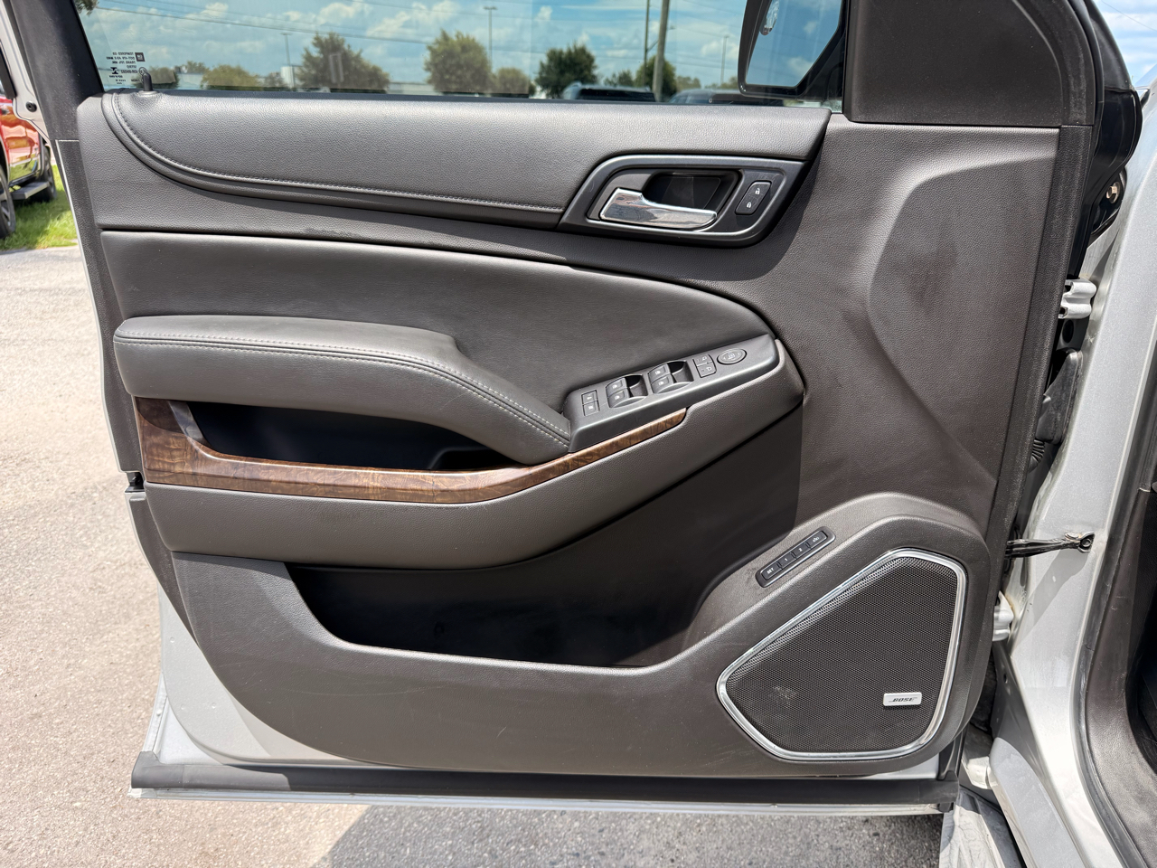 Chevrolet Suburban 4WD 4dr LT 2015