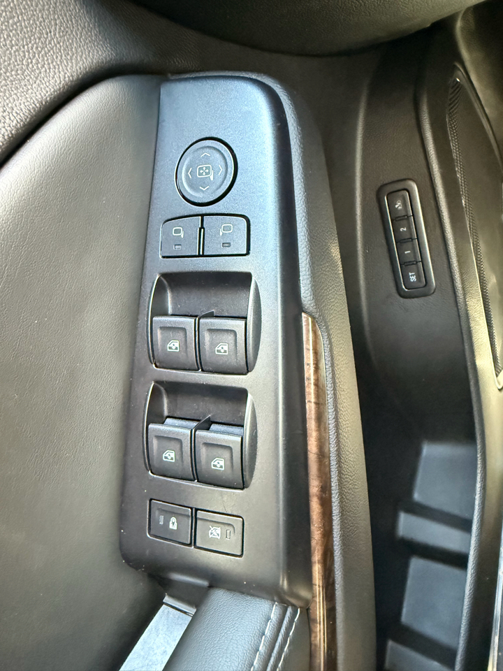 Chevrolet Suburban 4WD 4dr LT 2015