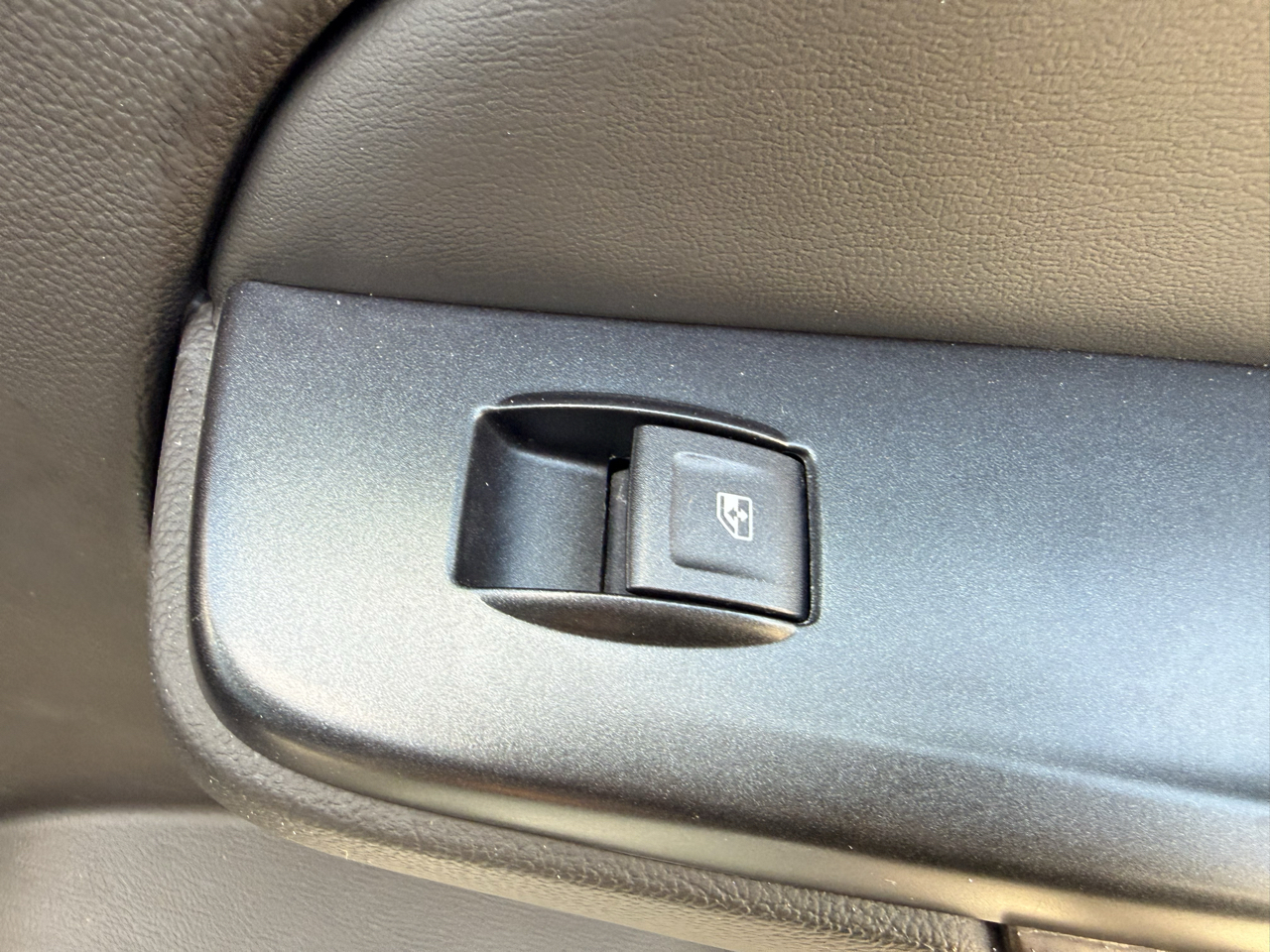 Chevrolet Suburban 4WD 4dr LT 2015