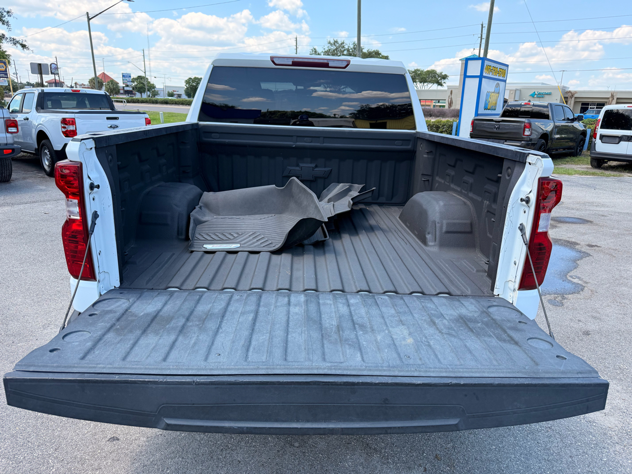 Chevrolet Silverado 1500 LTD 4WD Crew Cab 147" LT w/1LT 2022