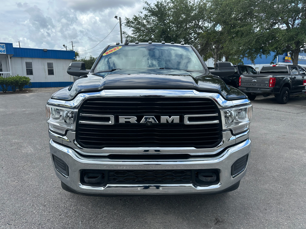 RAM 3500 Tradesman 4x4 Crew Cab 8' Box 2021