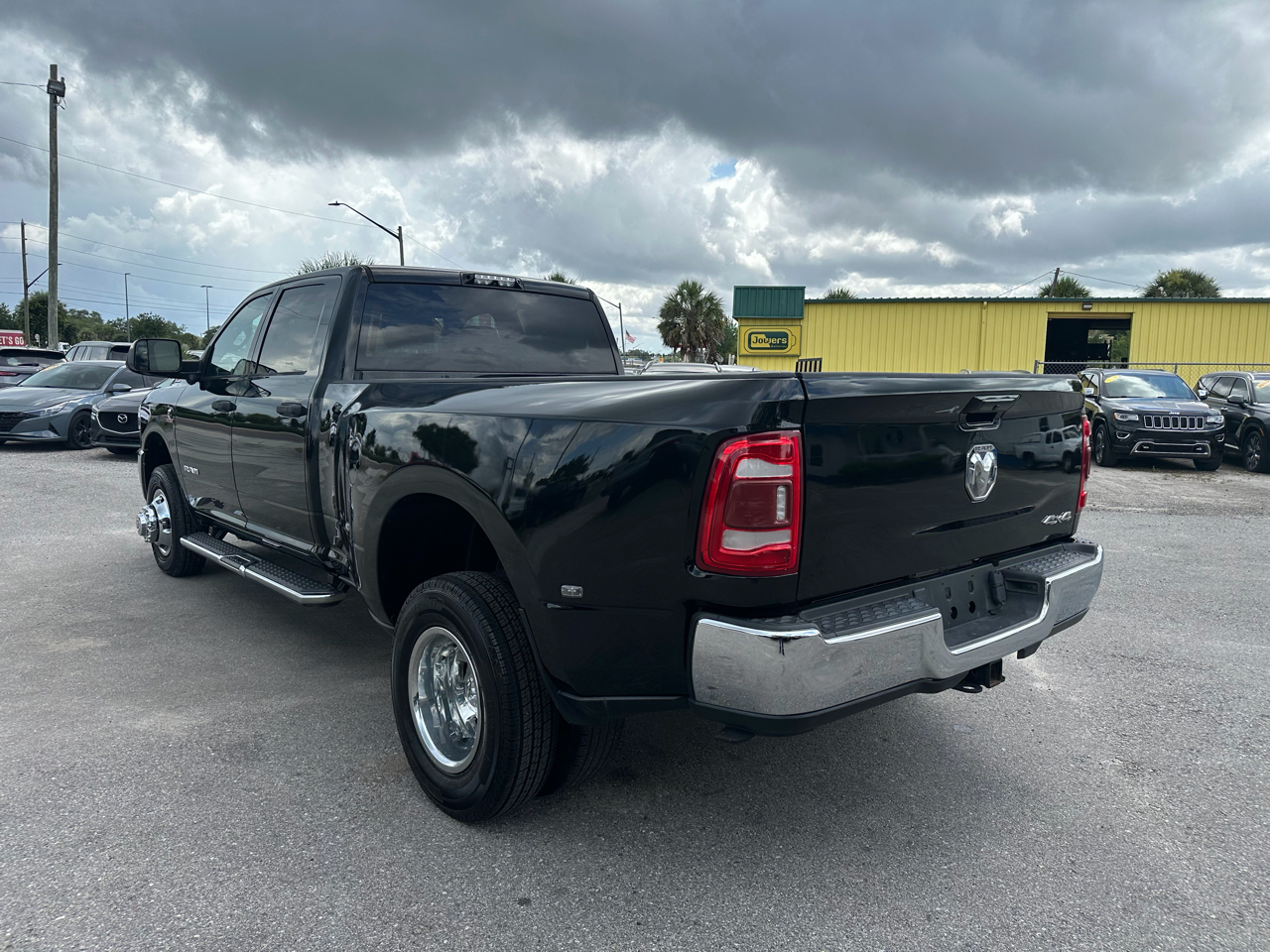 RAM 3500 Tradesman 4x4 Crew Cab 8' Box 2021